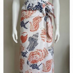 R32, NWT Ver White Wrap Skirt with Coral & Shell Print Pattern long